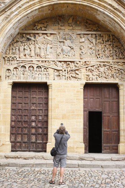 Puertas y tímpano de la abadía de Sainte Foy, Conques, Francia de Unbekannt