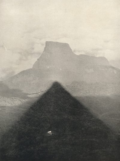 Sombra del pico Adams al amanecer, 1926 de Unbekannt