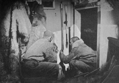 Scott-Hansen y Johansen inspeccionando los barómetros, 1893-1896, 1897 de Unbekannt