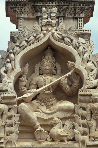 Escultura de la diosa hindú Sarasvati, Belur, India de Unbekannt