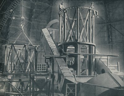 Sección por sección se monta la enorme estructura de acero del cilindro de Hooker, c. 1935 de Unbekannt
