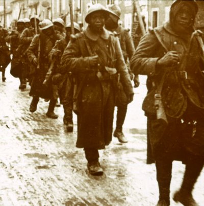 Soldados senegaleses después del ataque, c. 1914-c. 1918 de Unbekannt