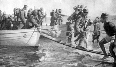 Soldados senegaleses embarcando en la costa egipcia, Primera Guerra Mundial, 1915 de Unbekannt