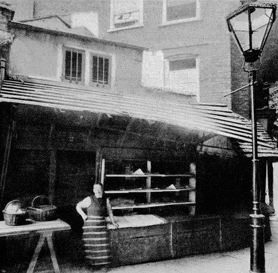 Tienda y solar, Clare Market, Londres, desde demolido, 1895 de Unbekannt