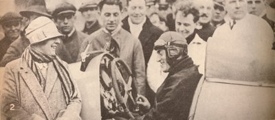 Mostrando el mecanismo de conducción a espectadores interesados, c1927, 1935 de Unbekannt