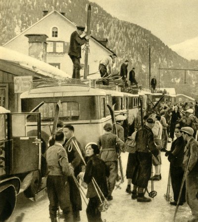 Esquiadores llegando a St Anton am Arlberg, Austria, c1935 de Unbekannt
