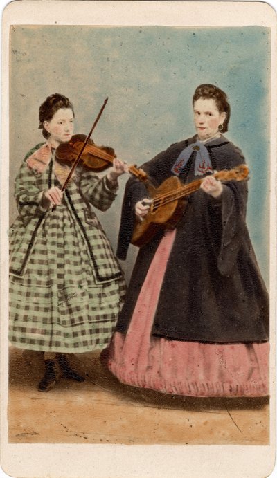 Pequeño oficio: retrato de músicos con guitarra y violín, Venecia. Impresión del siglo XIX en cartón Dim. 10,5x6 cm de Unbekannt