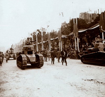 Pequeños tanques, desfile de la victoria, París, Francia, c. 1918-c. 1919 de Unbekannt