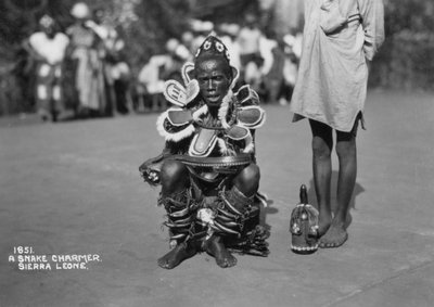 Encantador de serpientes, Sierra Leona, siglo XX de Unbekannt