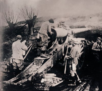 Soldados con artillería pesada, c1914-c1918 de Unbekannt