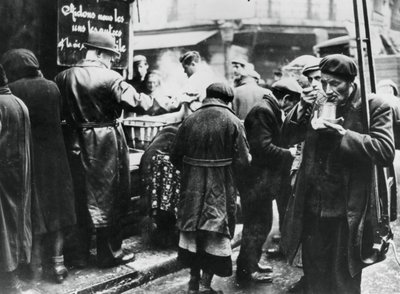 Comedor social para los necesitados, les Halles, París ocupado por los alemanes, febrero 1941 de Unbekannt