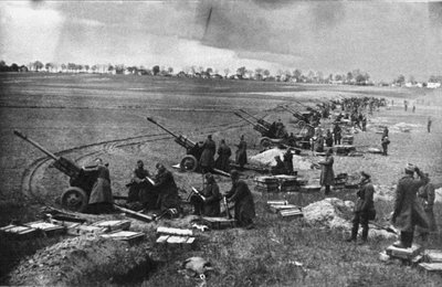 Artillería soviética en las Alturas de Seelow, abril 1945 de Unbekannt