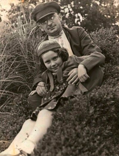 Político soviético Lavrentiy Beria con la hija de Josef Stalin, Svetlana Alliluyeva, URSS, años 1930 de Unbekannt