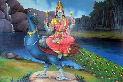 Templo hindú Sri Mariamman. Sri Gowmari con pavo real, símbolo de Subramanyan. Singapur de Unbekannt