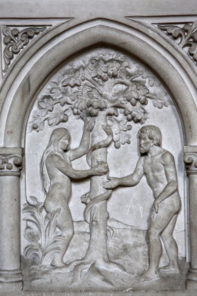 Iglesia católica de San Martín, Villers sur Mer, Francia. Relieve. Adán y Eva de Unbekannt