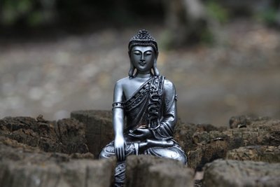 Estatua en el jardín del templo Buddhapadipa, Wimbledon, Gran Bretaña de Unbekannt