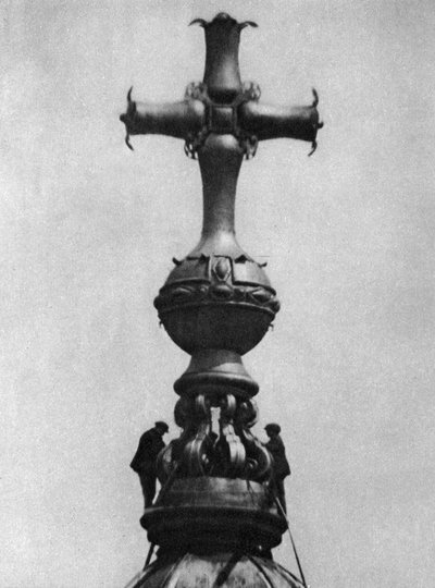 Steeplejacks en la cima de la Catedral de San Pablo, Londres, 1926-1927 de Unbekannt