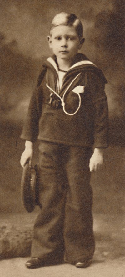 Príncipe Alberto con traje de marinero a los seis años, c1901 1937 de Unbekannt
