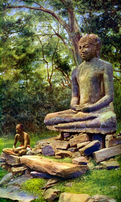 Buda de piedra, una reliquia de la antigua gloria de Anuradhapura, Ceilán, c. 1924 de Unbekannt