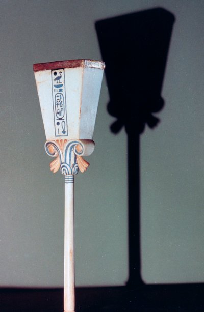 Pulidor de papiro de marfil con flor de loto estilizada, siglo XIV a.C. de Unbekannt