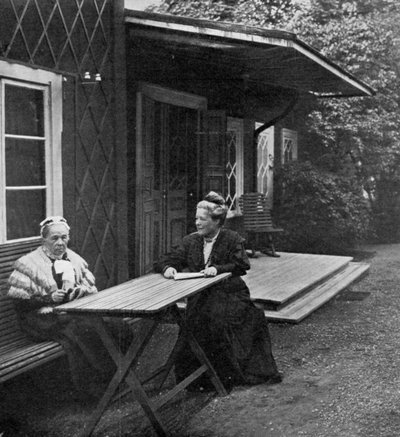 La autora sueca Selma Lagerlöf y su madre, Louise, 1909 de Unbekannt