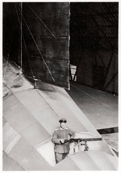 Artillero de cola de un dirigible del ejército alemán, Primera Guerra Mundial, 1914-1918, 1933 de Unbekannt