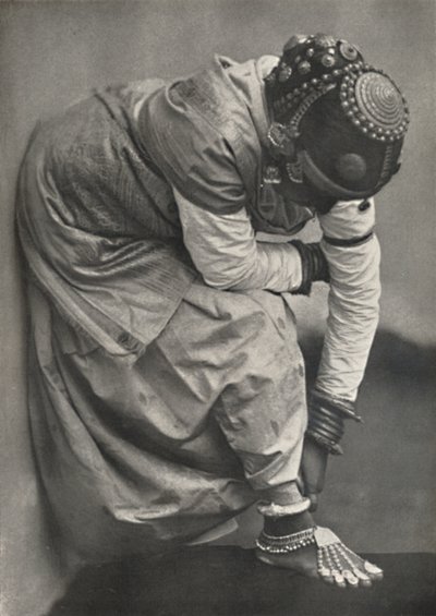 Tamulin con adornos de pies y cabeza, 1926 de Unbekannt
