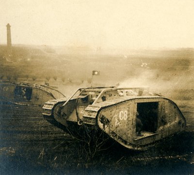 Tanque en movimiento, c1914-c1918 de Unbekannt