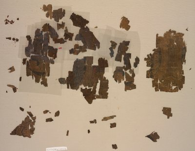 Fragmentos de taqueté con leones alados en medallones, 899-1160 de Unbekannt