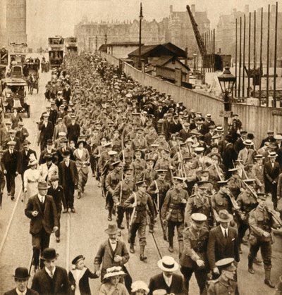 Territoriales del campamento de verano - Terriers marchando fácilmente sobre el Puente de Westminster, 1914-1918, 1933 de Unbekannt