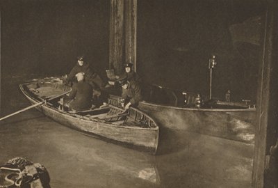 Policía del Támesis en la patrulla nocturna que protege la seguridad del río, c. 1935 de Unbekannt