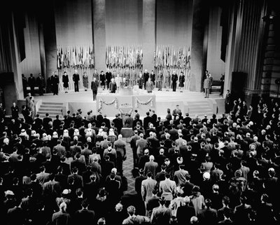 La 16ª Asamblea Plenaria de la conferencia fundacional de las Naciones Unidas en la Ópera de San Francisco de Unbekannt