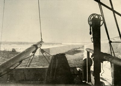 El borde de la barrera rompiéndose cuatro millas al sur de Hut Point, c1908, 1909 de Unbekannt