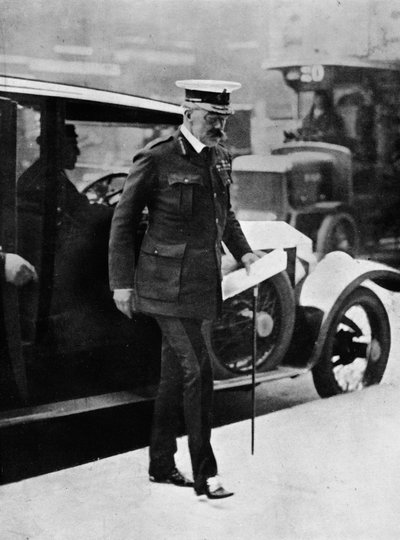 La crisis del gabinete: Lord Kitchener llegando a la Oficina de Guerra, 1915 de Unbekannt