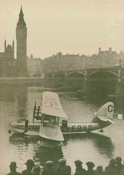 El hidroavión de Calcuta amarrado en el Támesis frente a las Casas del Parlamento, 1927 de Unbekannt
