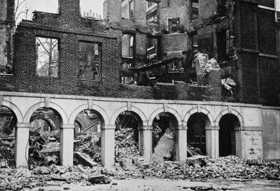 Los claustros en el Templo después de haber sido destruidos por el fuego, 1941 de Unbekannt