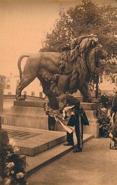 El Ministro Cubano coloca una corona en homenaje al Soldado Belga Desconocido, Bruselas, Bélgica, 1927 de Unbekannt