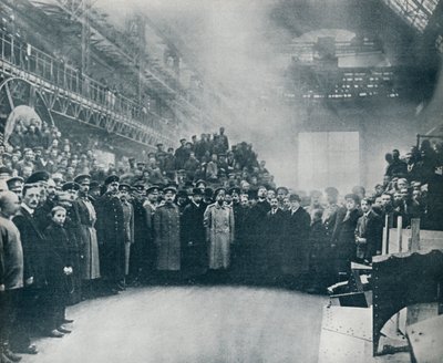 El Zar, tomado entre los obreros en las grandes Obras de Municiones e Ingeniería de Putiloff, 1914 de Unbekannt