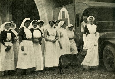 La Duquesa de Westminster con enfermeras, Le Touquet, Primera Guerra Mundial, 1914, c. 1920 de Unbekannt