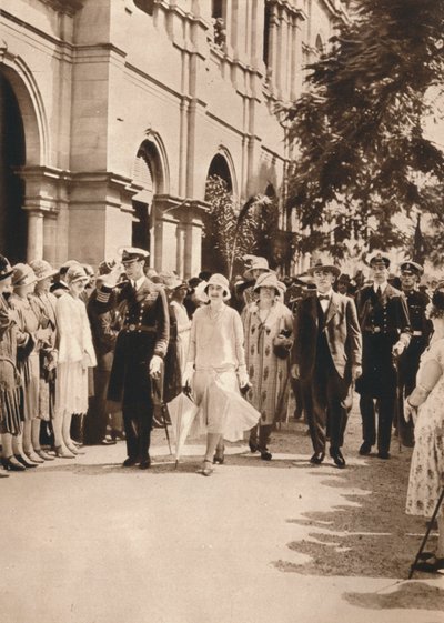 El Duque y la Duquesa de York y la Reina Isabel saliendo de una recepción en Brisbane, 1927 de Unbekannt