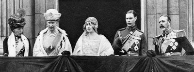 El Duque y la Duquesa de York en el Palacio de Buckingham después de su matrimonio, abril de 1923 de Unbekannt