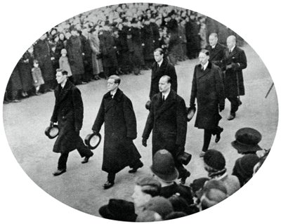 El Duque de York y sus hermanos en la procesión fúnebre del Rey Jorge V, 1936, 1937 de Unbekannt