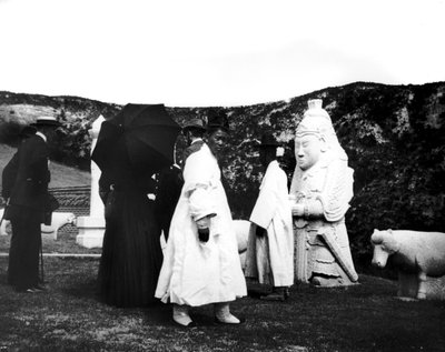 El Emperador de Japón visitando una tumba, Corea de Unbekannt