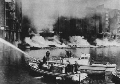 Los Bomberos Estaban en la Vanguardia del Peligro, 1941 1942 de Unbekannt