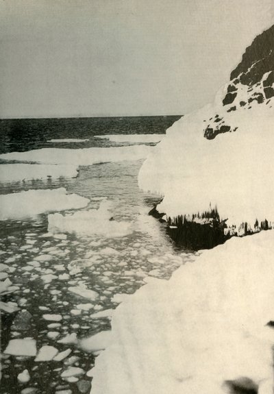 El primer lugar de desembarco, mostrando el hielo de la bahía rompiéndose y derivando hacia el norte, 1908, 1909 de Unbekannt