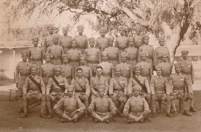 El pelotón indio del Primer Batallón, El Regimiento Real de West Kent. Poona, India de Unbekannt
