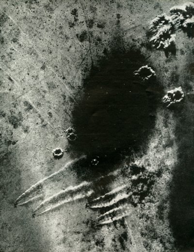 La Luftwaffe se apresura mientras los Bostons de la S.A.A.F., c1942-1943 de Unbekannt