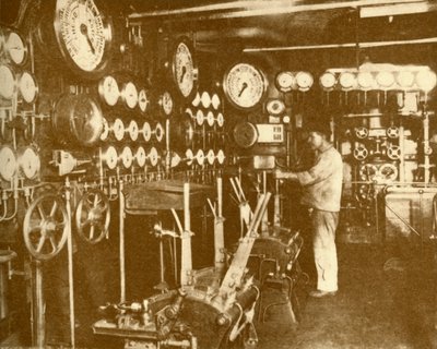 La Plataforma de Control del Motor Principal del Aquitania, c1930 de Unbekannt
