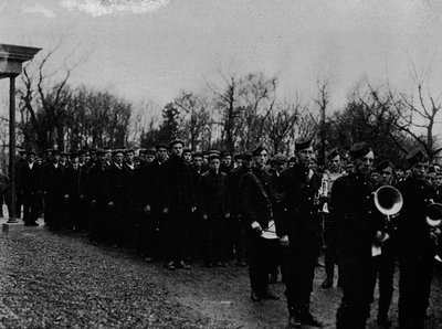 La Reserva Naval de Terranova desfilando ante el Gobernador en St. Johns, c1902, 1903 de Unbekannt