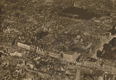 El rompecabezas de calles familiares desde un nuevo y emocionante punto de vista, c1935 de Unbekannt